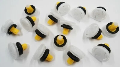 ¡JUEGO DE 16 CLIPS DE PANEL DE PUERTA NUEVOS! Jeep Compass Renegade Fiat 500X 2015 y superior  Foto 1 de 4