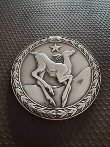 ANTIQUE THOMAS FATTORINI STERLING SILVER MEDAL PAPERWEIGHT DEER. BIRMIGHAM 1936. - Picture 1 of 8