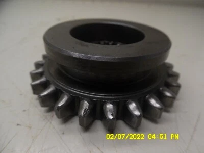 FORD 1910 TRANSMISSION 2nd AND REVERSE SLIDING GEAR 24T SBA-322340440 - Image 1 of 4