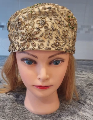 Sombrero de Noche Años 50 Metálico Dorado, Plata y Gema Bordado Seda Flapper Cloche Foto 1 de 4