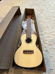 Kala KA-SCG Solid Spruce Top Gloss Concert Ukulele, Natural - Picture 1 of 10