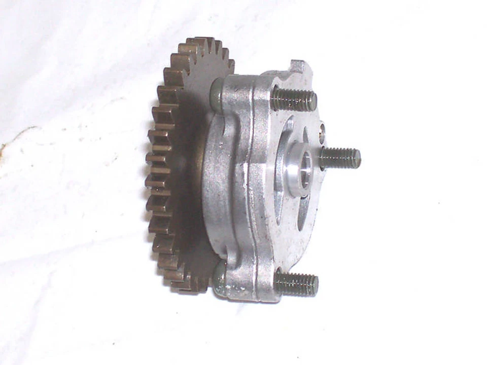 BOMBA DE ACEITE SUZUKI GZ250 GN250 TAMBIÉN Foto 1 de 1