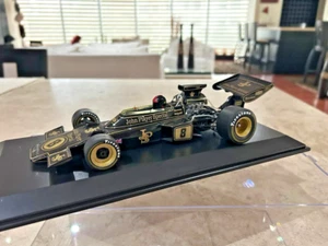 Quartzo Lotus 72D 1:18 E. Fittipaldi Campione del Mondo 1972 Vincitore Grain Bretain GP - Foto 1 di 24