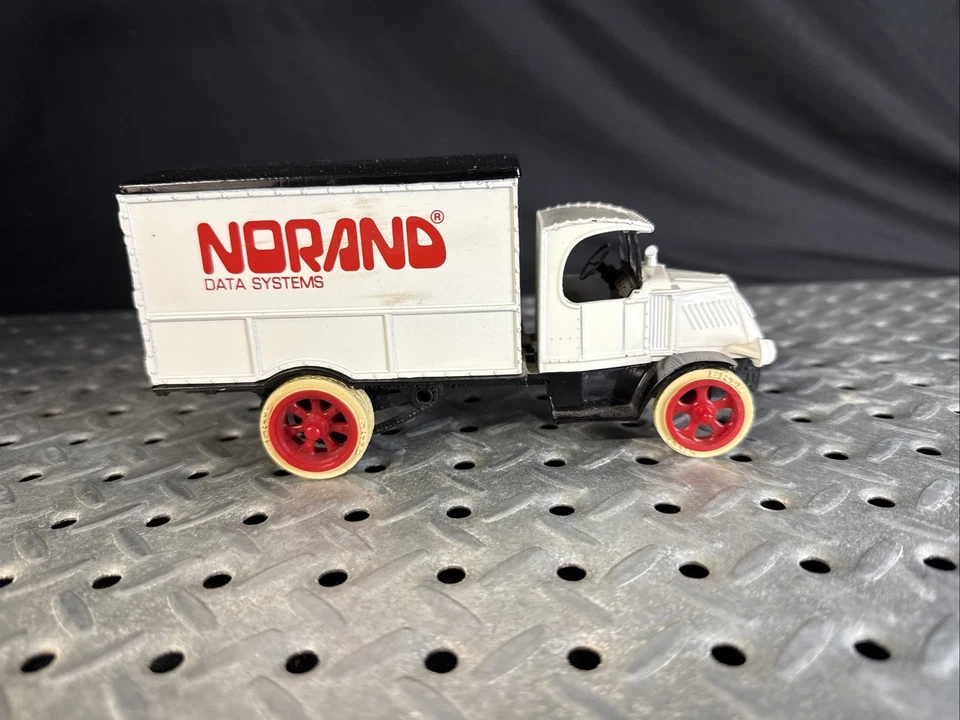 Vintage R-33 ERTL 1:38 SCALE DIE CAST BANK  1926 MACK DELIVERY TRUCK NORAND SYS - Image 1 of 1
