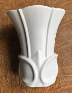 ABINGDON POTTERY (1934-50) SM MORNING GLORY VASE #392 (1936-1938)-MATTE WHITE - Picture 1 of 8