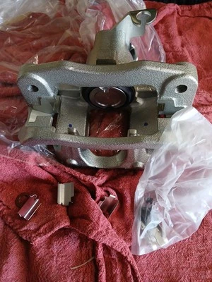 Pinza de freno trasera izquierda Chrysler Town Country 2012 de fábrica Foto 1 de 4