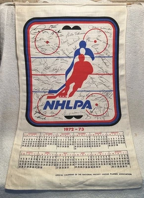 Calendario de pared 1972-73 con firmas impresas de jugadores de la NHL 17X27 tela NHLPA Foto 1 de 4