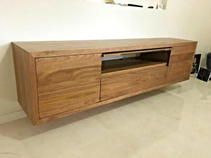 KADRI TASSIE OAK HARDWOOD TIMBER WALL MOUNTED TV ENTERTAINMENT UNT - Picture 1 of 3