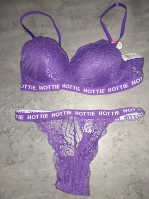 Sujetador de encaje True🩷 By Rue21 púrpura pushup 34B y tanga XS/S, bandas "Hottie"  Foto 1 de 4