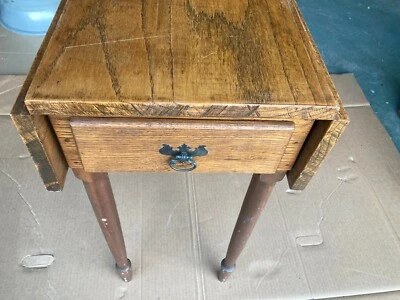  橡木桌小号传统折叠叶子,由熟练的工匠制作 — 第 1/4 张图片