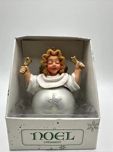 Vintage Noel Ornamento Departamento 56 Noel Querubín Ángel Timbre Campanas Bola de Plata - Imagen 1 de 14