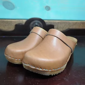 Zuecos de cuero marrón con respaldo abierto de madera Bjork Maja usados 40 9 EE. UU. - Imagen 1 de 13