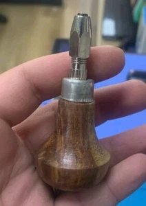 HOLZ HANDFUTTER STIFTSCHRAUBSTOCK WERKZEUG 2 STAHLSPANNZANGEN HALTEN 0-1/8 ZOLL HOLZGRIFF - Bild 1 von 4