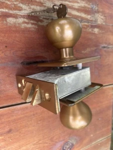 Cerradura de puerta de mortaja comercial Sargent 76 y perilla giratoria para pulgar latón MCM - Imagen 1 de 12