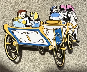 PIN CINDERELLA & PRINCE CHARMING IN COACH 3" JUMBO FANTASY PIN MAJOR - Picture 1 of 1