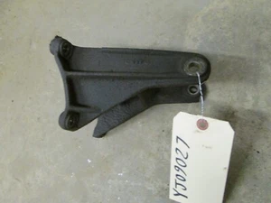 93 JEEP WRANGLER 2.5 4cyl LEFT SIDE ENGINE MOUNT BRACKET (ENGINE SIDE) 52000574 - Imagen 1 de 3