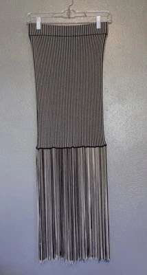 Falda midi Zara blanca y negra a rayas con flecos cintura elástica pequeña Foto 1 de 4