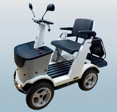 Minniemobil TOPRO Premium Mobility Scooter • 4 Wheel Senior Mobility Scooter • 15mph - Image 1 of 4