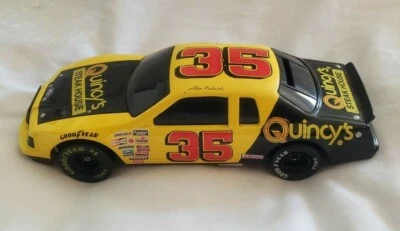 Alan Kulwicki 1995 Quincy's Steak House BWB - escala 1/24 Foto 1 de 4