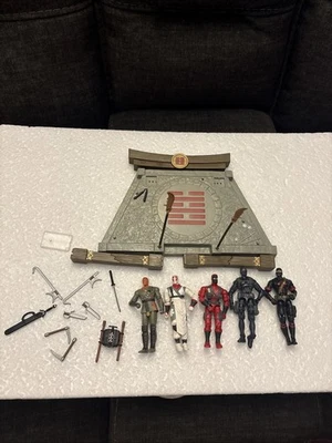 2005 GI JOE NINJA BATTLES DIORAMA DOJO W All Accessories 5 Figures, Weapons - Image 1 of 4