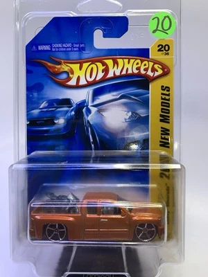 2007 HOT WHEELS ''NEW MODELS'' #20 = CHEVY SILVERADO = ORANGE🏍️🏍️ - Image 1 of 4