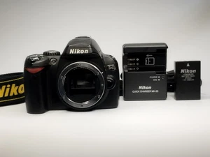 Nikon D40 6.1MP Digital SLR DSLR Camera Body [MINT] w/ Strap Charger Battery #11 - Picture 1 of 13