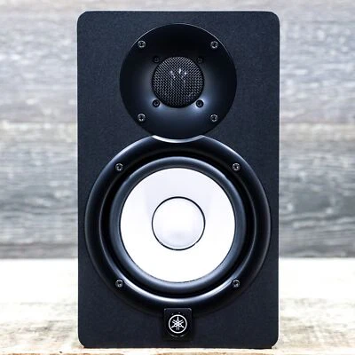 Yamaha HS5 Powered Studio Monitor 2-Way Bass Reflex 5" Studio Monitor w/Box - Image 1 of 4