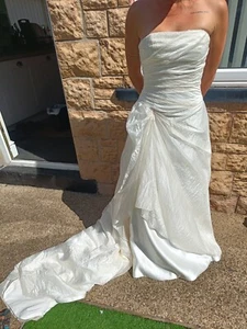 Ladies Raylia Wedding dress size 12, sleeveless,corset back, long train, beaded - Picture 1 of 15