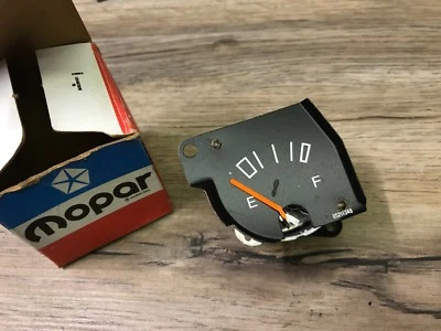 Nuevo de Lote Antiguo Mopar 5211348 Medidor de Combustible 1979-83 Dodge Omni/Plymouth Horizon sin tablero de rally Foto 1 de 2