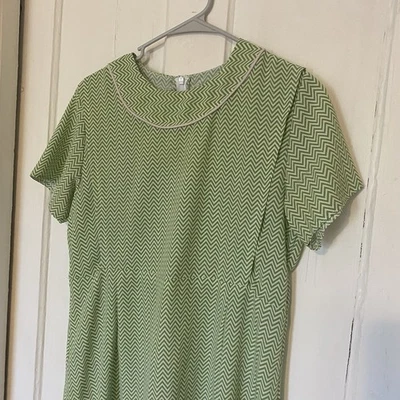 Amish Mennonite Cape Dress 38” Bust/34” Waist Modest Handmade Zip Green White - Image 1 of 4