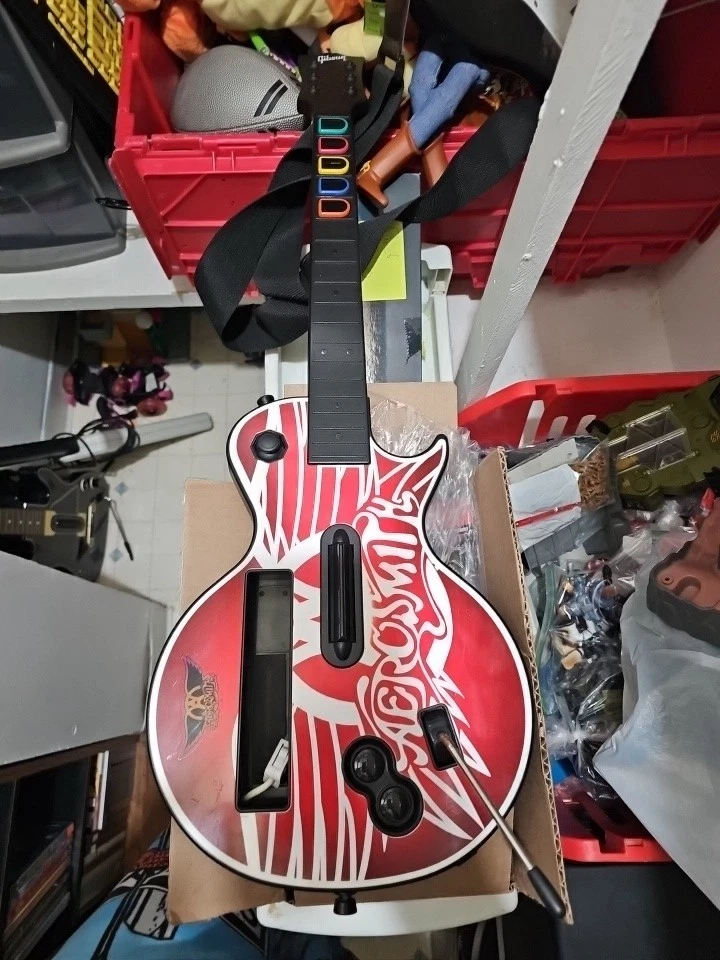 Nintendo Wii Guitar Hero Aerosmith Red Les Paul Controller Guitar Gibson con cinturino - Immagine 1 di 1
