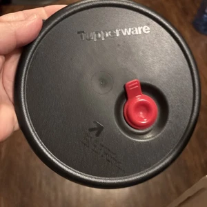 Tupperware replacement lids only 6437A-4 black with red vent - Picture 1 of 6