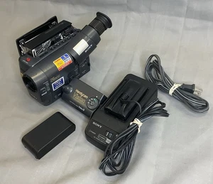 Sony Handycam (CCD-TRV112) Video8 Video Camera Recorder W/ Battery + Charger EXC - Picture 1 of 10