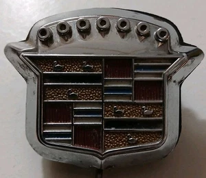 Insignia de bloqueo emblema maletero Cadillac 1971-76 - Imagen 1 de 7