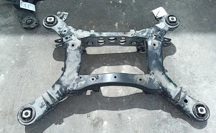 Dodge Durango Grand Cherokee 2016-2023 suspensión trasera travesaño Foto 1 de 2