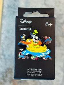 Prendedor misterioso divertido exterior Loungefly Disney Goofy - Natación NUEVO - Imagen 1 de 2