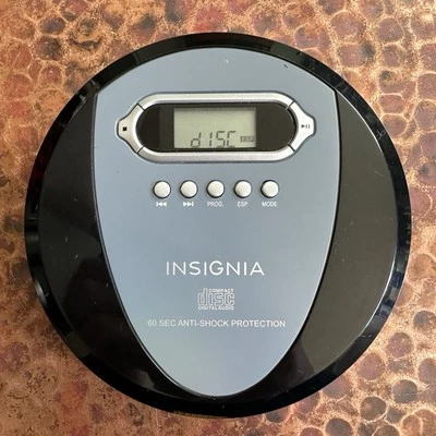 Insignia NS-P4112 портативный проигрыватель компакт-дисков 60 сек противоударный протестирован и работает - Изображение 1 из 4
