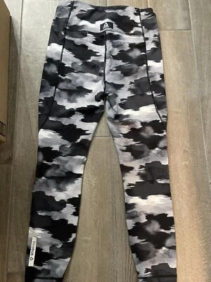 Reebok  Women’s Athletic  Stretch Black/ White Medium Elastic Waistband  Yoga - Image 1 of 4