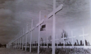 VINTAGE PHOTO;AMERICAN CEMETERY FROM WW2; CIRCA 1943 - Picture 1 of 1