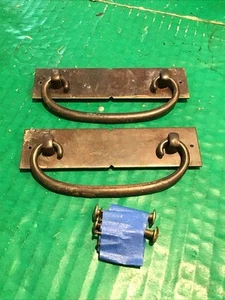 Lot of 2 Vintage Brass K9959 Drop Bail Drawer Pull Handle Flat Plate - Picture 1 of 6