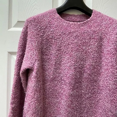 Suéter feminino Loft S Boucle texturizado martelado rosa gola redonda bainha com nervuras e punhos - Imagem 1 de 4