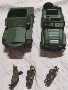 DINKY TOYS vintage n. 674 AUSTIN CHAMP Jeep & Driver #673 Scout auto e persone  - Foto 1 di 13