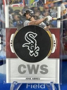Reliquia toppa logo squadra commemorativa Jose Abreu serie uno 2023 Topps #TLP-JAB - Foto 1 di 2