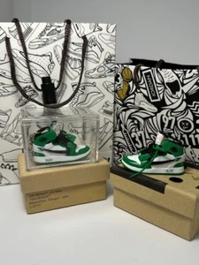 OFF-WHITE JORDAN Mini Sneaker Schlüsselanhänger mit Schuhkarton 3D Geschenk/Anhänger hochwertig - Bild 1 von 1