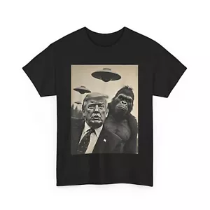 Funny trump bigfoot Selfie with UFOs Weird Alien T-Shirt - Picture 1 of 15