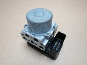 Honda CBR1000RR Fireblade SP ABS pump control unit module (14365) - Picture 1 of 8