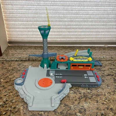 RARE Matchbox Hero City Airport Sky Busters Helicopter Play Set Playset - Image 1 of 4