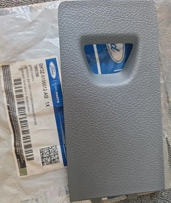 Cubierta de caja de fusibles Ford Transit 150-350 2015-19 OEM # BK3Z-6106012-AB Foto 1 de 4