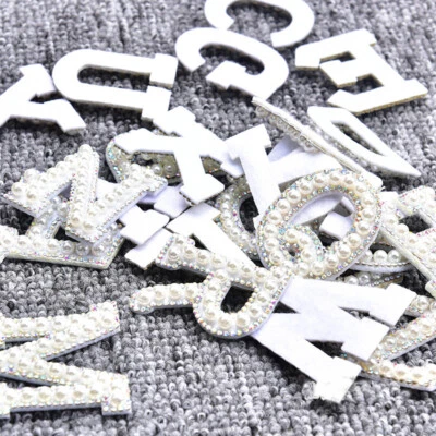 10X Apliques de alfabeto imitación perla estrás cuentas letra A-Z coser en parche artes Foto 1 de 4