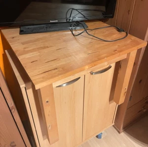 Schnäppchen: Fernsehtisch Beistelltisch aus Holz im Landhausstil, IKEA, ca. 2008 - Bild 1 von 3